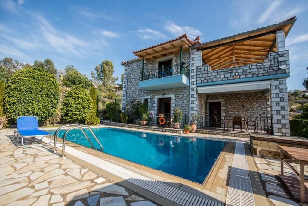 Kelly's In Stoupa Villa