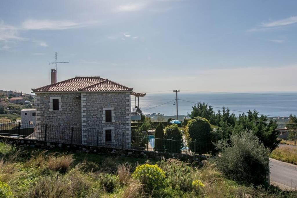 Kelly's In Stoupa Neokhorion (Messenia)