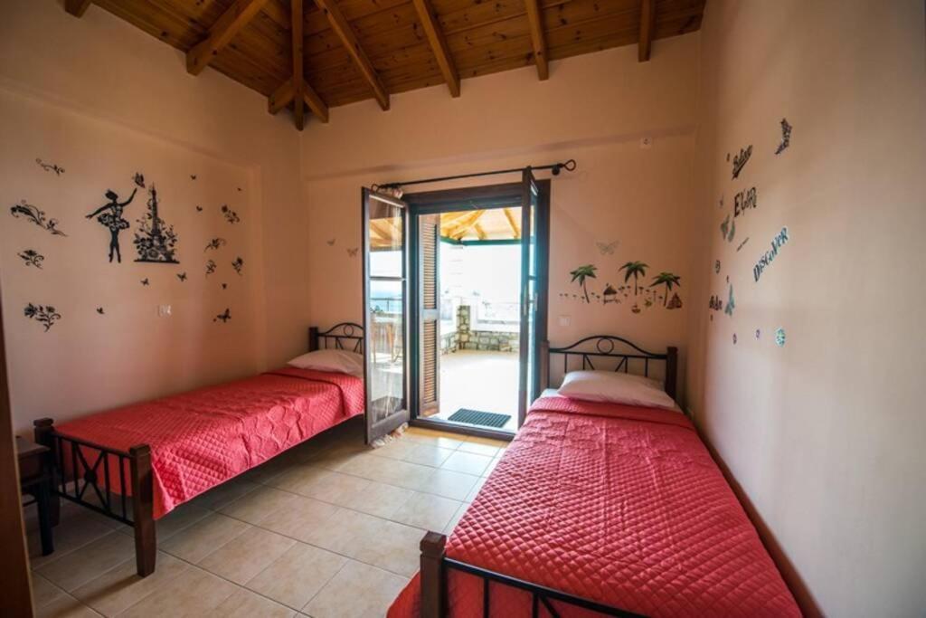 Kelly's In Stoupa Villa